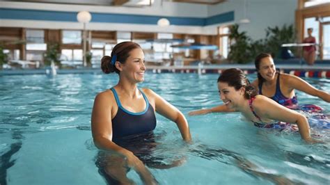 Les cours de natation pour adultes une façon de vaincre sa peur de l