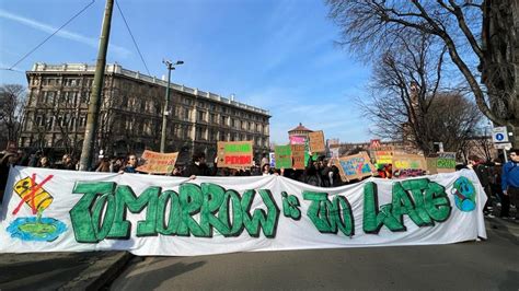 Le Immagini Della Manifestazione Di Fridays For Future A Milano