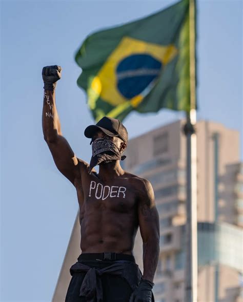 Conheça a história por trás da foto que marcou protesto contra racismo