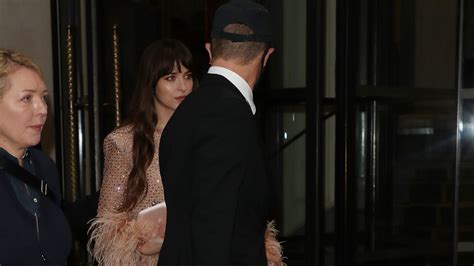 Chris Martin Et Dakota Johnson Le Pouvoir De L Amour En Toute