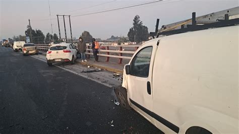 Teno Colisión En Puente Del Río Deja Dos Lesionados Y 10 Vehículos