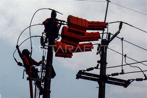 Penyaluran Bantuan Pasang Baru Listrik Pln Antara Foto