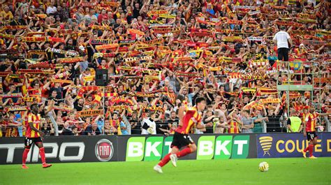 Le Rc Lens De Retour En Ligue Les Supporters Sang Et Or Jubilent