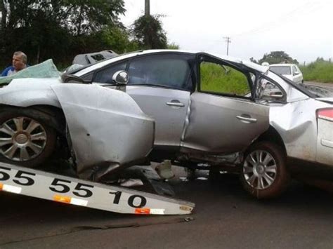 G Rapaz Ferido Em Batida De Carro Rvore Na Sp Tem Quadro