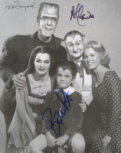 The Munsters ~ Signed Autographed Cast Photo With Fred Gwynne ~ Psa Dna