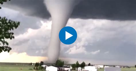 Captan Momento En Que Un Fuerte Tornado Toca Tierra En Estados Unidos