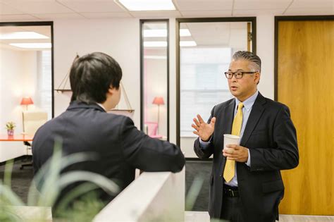 Custos Ocultos dos Escritórios Convencionais: Por que o Coworking É