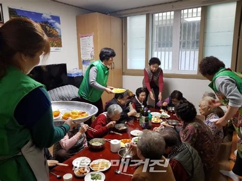 대구 수성구 만촌3동 새마을협의회·부녀회 경로당 어르신 음식 대접