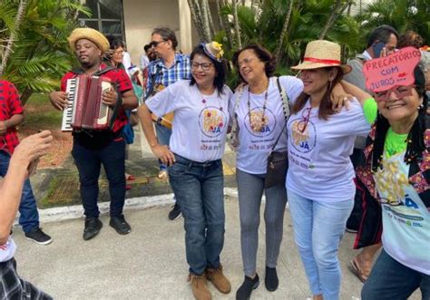 Bahia Ba Professores Fazem Festa Na Alba Para Cobrar Pagamento De