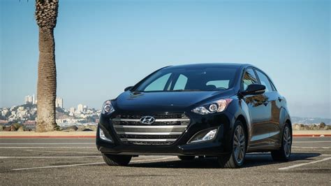 Check Out The 2016 Hyundai Elantra Gt Hatchback Pictures Cnet