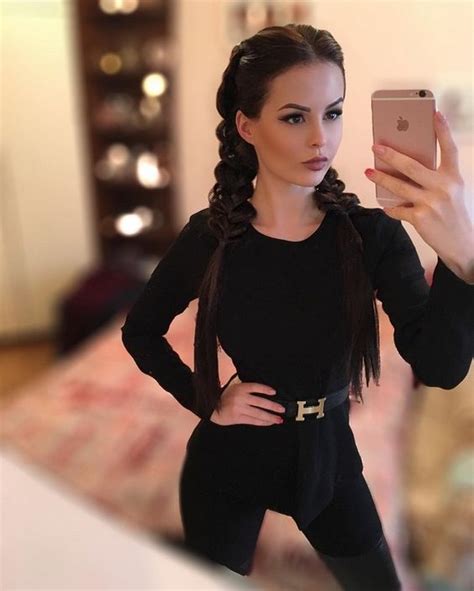 Outfits Con Dos Trenzas Para Sacar Tu Lado M S Merlina Adams Es La Moda