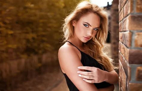 Обои Girl Sexy Model Blonde View Posing Laura Shoting на телефон