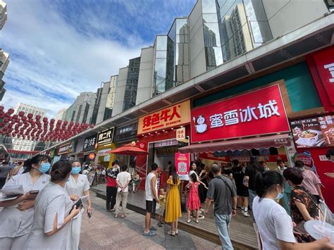 【8图】仓山万达金街直角双门面，4号门入口，适合品牌旗舰店，低价转让福州仓山仓山万达仓山万达广场金街商铺租售生意转让转让 福州58同城