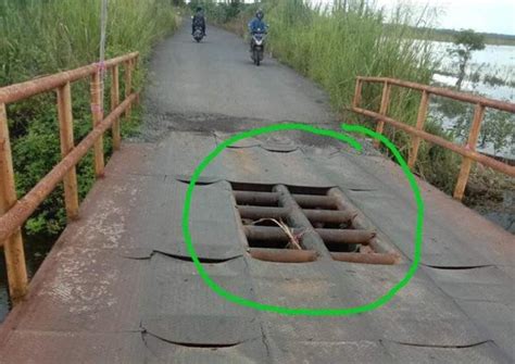 Plat Besi Lantai Jembatan Jalan Alternatif Di Daerah Ini Raib Dicuri