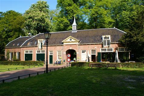 Visit Castle Rhijnauwen (Kasteel Rhijnauwen) in Bunnik | Live the World