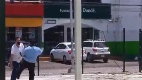 VIDEO Hombre Pide Camilla Para Su Esposa Y Guardia Lo Golpea En IMSS