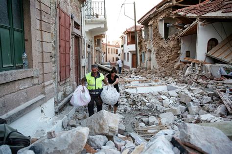 Greece Declares Emergency After Earthquake Hits Lesbos - The New York Times