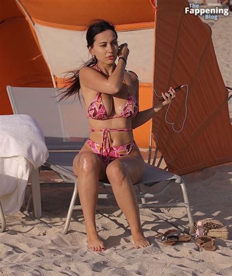 Model Sexy Tits Luxury Beach Full Washer Hot Beach Bikini Nude Asian