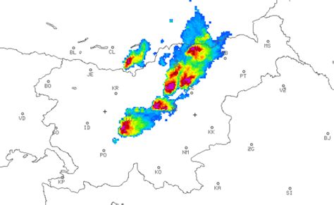 preberi si Nad Slovenijo zelo močne nevihte spremljajte kako se