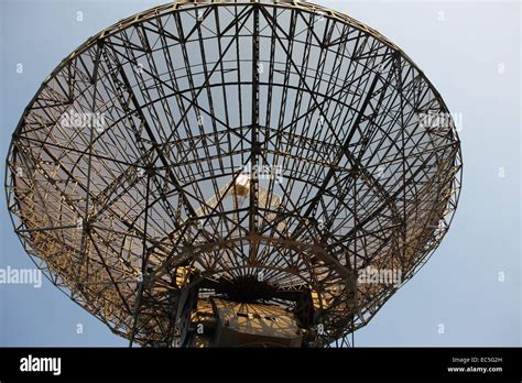 Dish antenna hi-res stock photography and images - Alamy