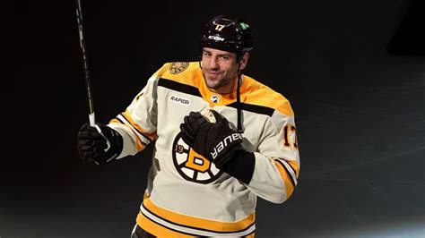 Former Bruins Star Eyeing Return To Hockey Inside The Rink