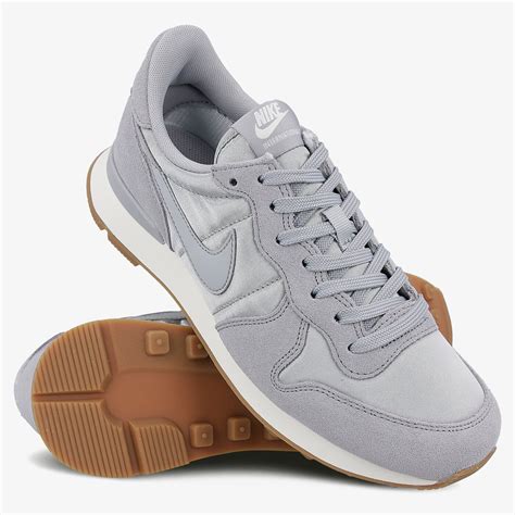 NIKE W INTERNATIONALIST 828407018 barva ŠEDÁ Módní Tenisky Ženy