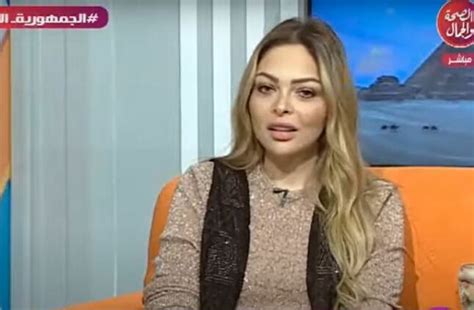 مصر متصلة تضع مذيعة وأصدقاءها في موقف محرج على الهواء اخبار