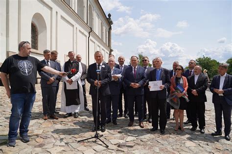 Ogromne Pieni Dze Z Programu Odbudowy Zabytk W Dla Wi Tokrzyskiego