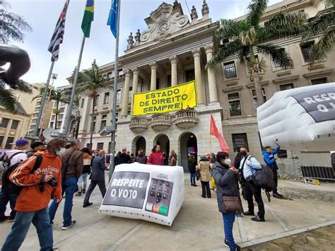 Com Mais De 900 Mil Assinaturas Carta Em Defesa Da Democracia é Lida