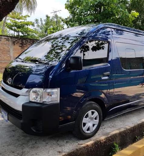 Toyota Hiace Techo Alto JyJ Rent A Car