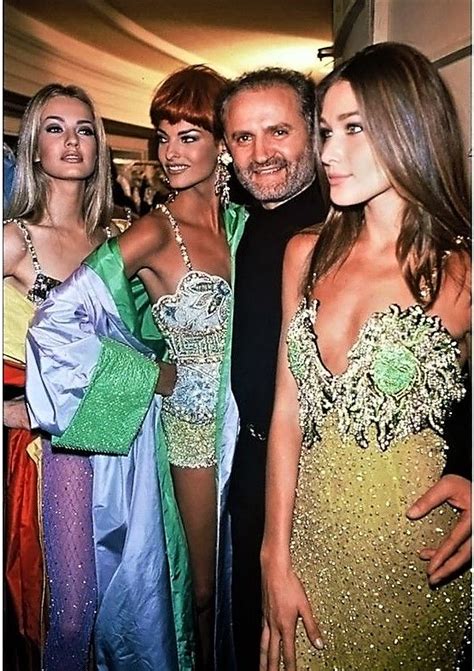 Supermodels Backstage W Gianni Versace Atelier Couture Runway