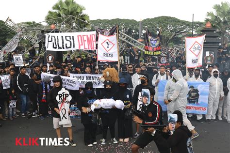 Aksi 40 Hari Tragedi Kanjuruhan Malang