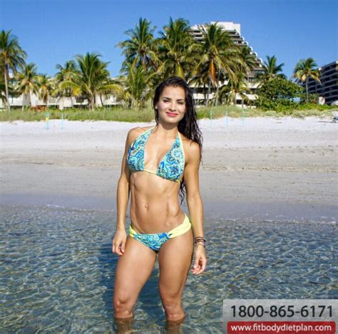 5 Hot Sexy Yuly Ferreira Bikini Pics
