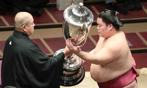 Sumo Daieisho Collects First Emperor S Cup Continues Trend Of First