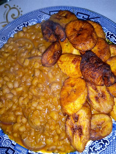 Beans and fried plantain - AfricanFoodies.com