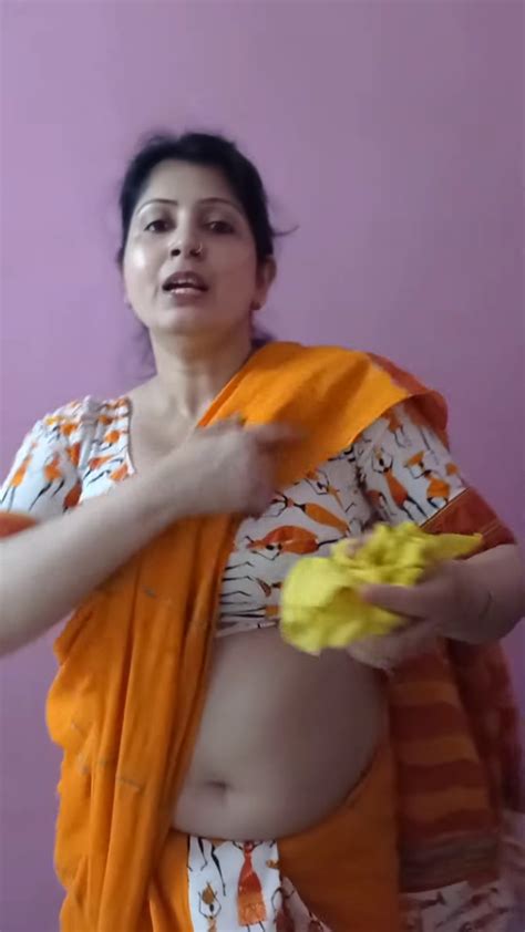 Hot Chubby Homely Bengali Aunty Open Big Navel And Cleavage In Orange Saree Mkv Snapshot