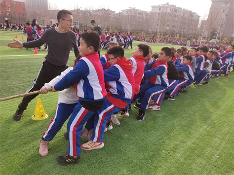 力拔山河 •“绳”采飞扬——东营丽景小学举行“立竞杯”校园拔河比赛班级杨金燕凝聚力