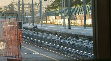 Mamma E Figlia Morte Sotto Il Treno Oggi La Bambina Doveva Ricevere Il