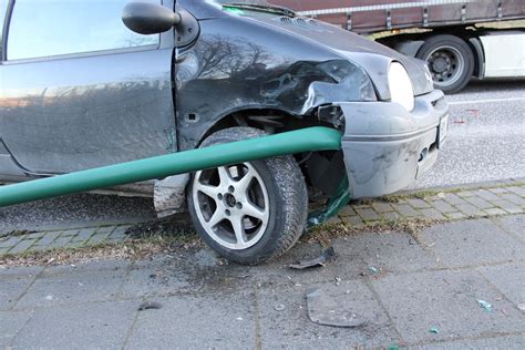 Pol Ha J Hriger Bei Verkehrsunfall In Der Innenstadt Leicht