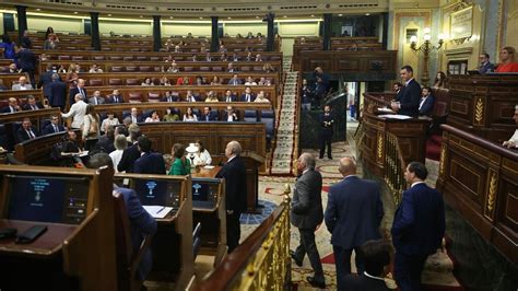 Vox Entra Tarde Al Pleno En Respuesta Al Retraso De Pedro S Nchez En El