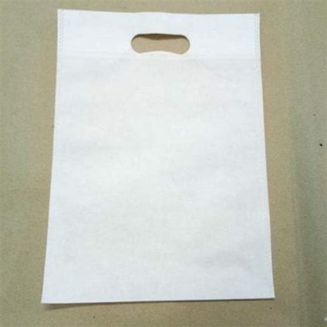 Handle Type D Cut Plain White 5 Kg Non Woven Carry Bag For Shopping