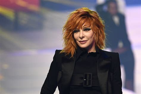 Mylène Farmer les concerts au Stade de France reportés à septembre