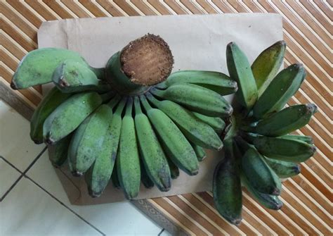 Greenfingers: Pisang Berbuah 6 Tandan Sekaligus