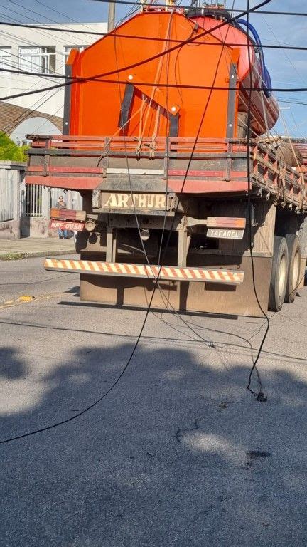 Incidente Caminh O Causa Interrup O No Centro Em Atibaia V Deo