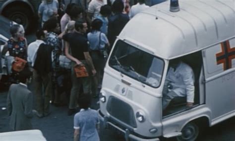 IMCDb org Renault Estafette 800 Fourgon Surélevé Ambulance R2132 in