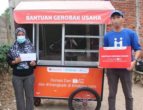 Witarsih Pelaku Umkm Terima Gerobak Usaha Dari Shopeepay Media Sumutku