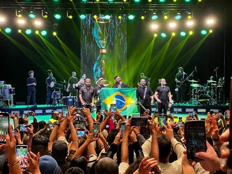 Coroando As Comemora Es Pelos Anos De Carreira Sorriso Maroto Leva