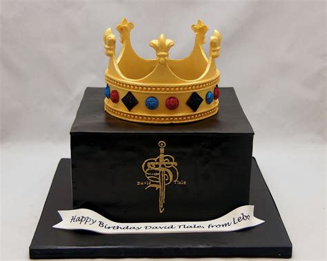 Golden Crown Birthday Cakes For Men Golden Birthday Cakes Beautiful Birthday Cakes Atelier