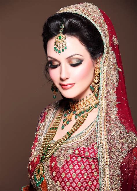 Latest Dulhan Makeup By Kashees Beauty Parlour Complete Details