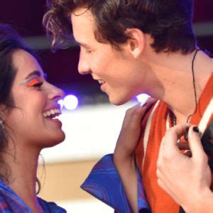 Ap S Shawn Mendes E Camila Cabello Terem Sido Vistos Aos Beijos Que